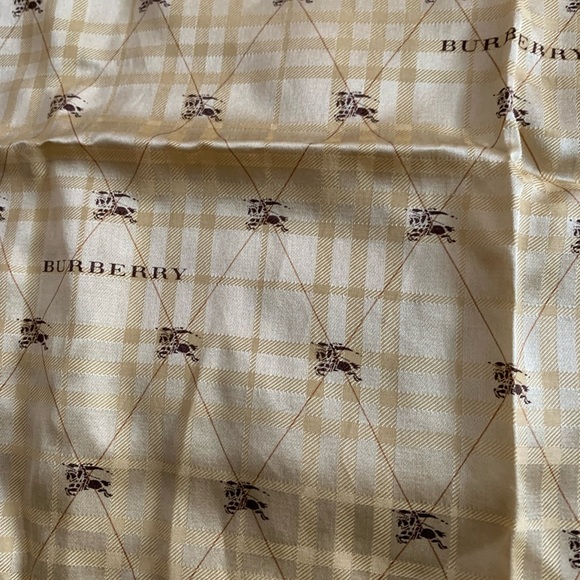 Burberry Checkered Scarf brandnew used store display #4 darker color in person - Picture 8 of 12